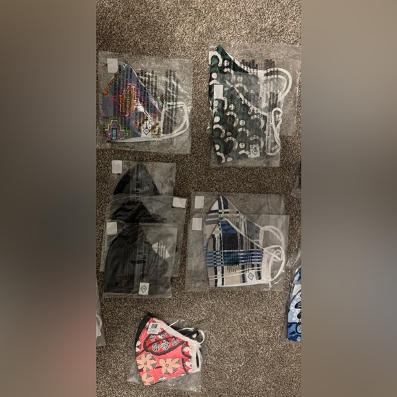 Huge lot of 23 Vera Bradley Cotton Masks NEW - Picture 4 of 5